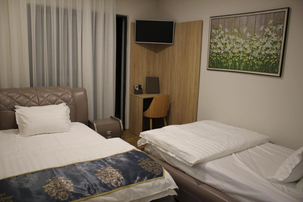 Park Hotel Tirana Yzberishti Εξωτερικό φωτογραφία