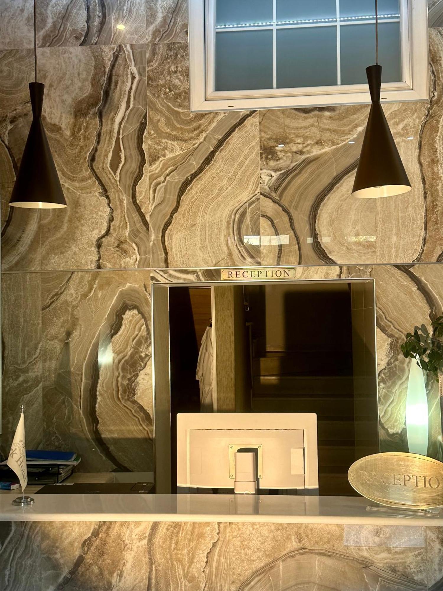 Park Hotel Tirana Yzberishti Εξωτερικό φωτογραφία