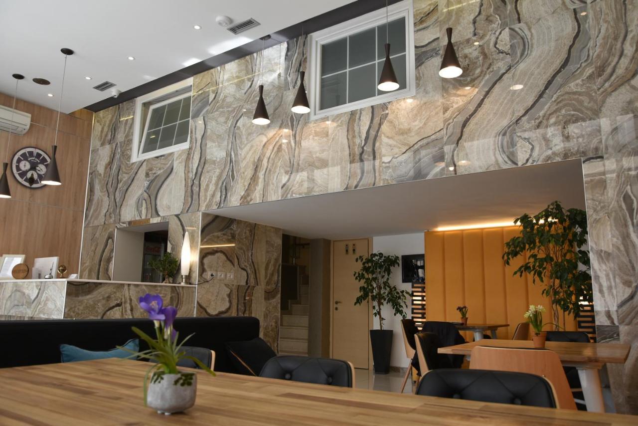 Park Hotel Tirana Yzberishti Εξωτερικό φωτογραφία
